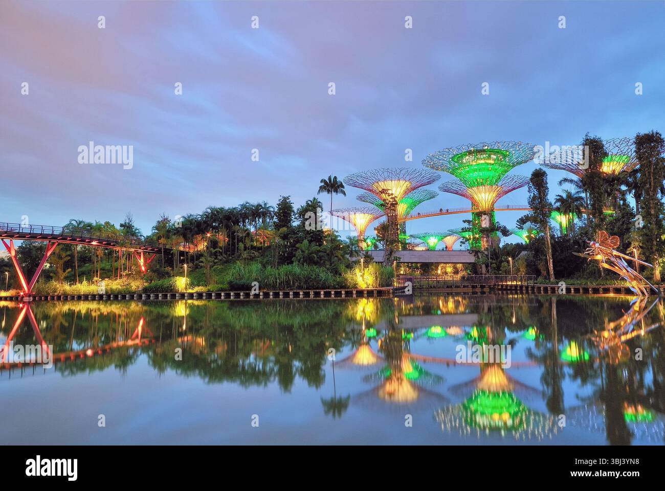 Supertrees ai Giardini di Singapore presso la Baia Foto Stock