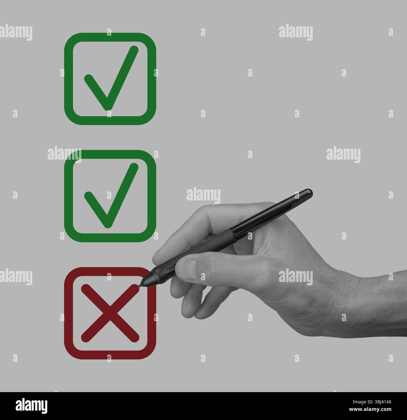 Elenco di controllo del sondaggio con domande, scelte e feedback. Valutazione aziendale tramite l'opinione del cliente, la ricerca e il report. Documento cartaceo con matita Foto Stock