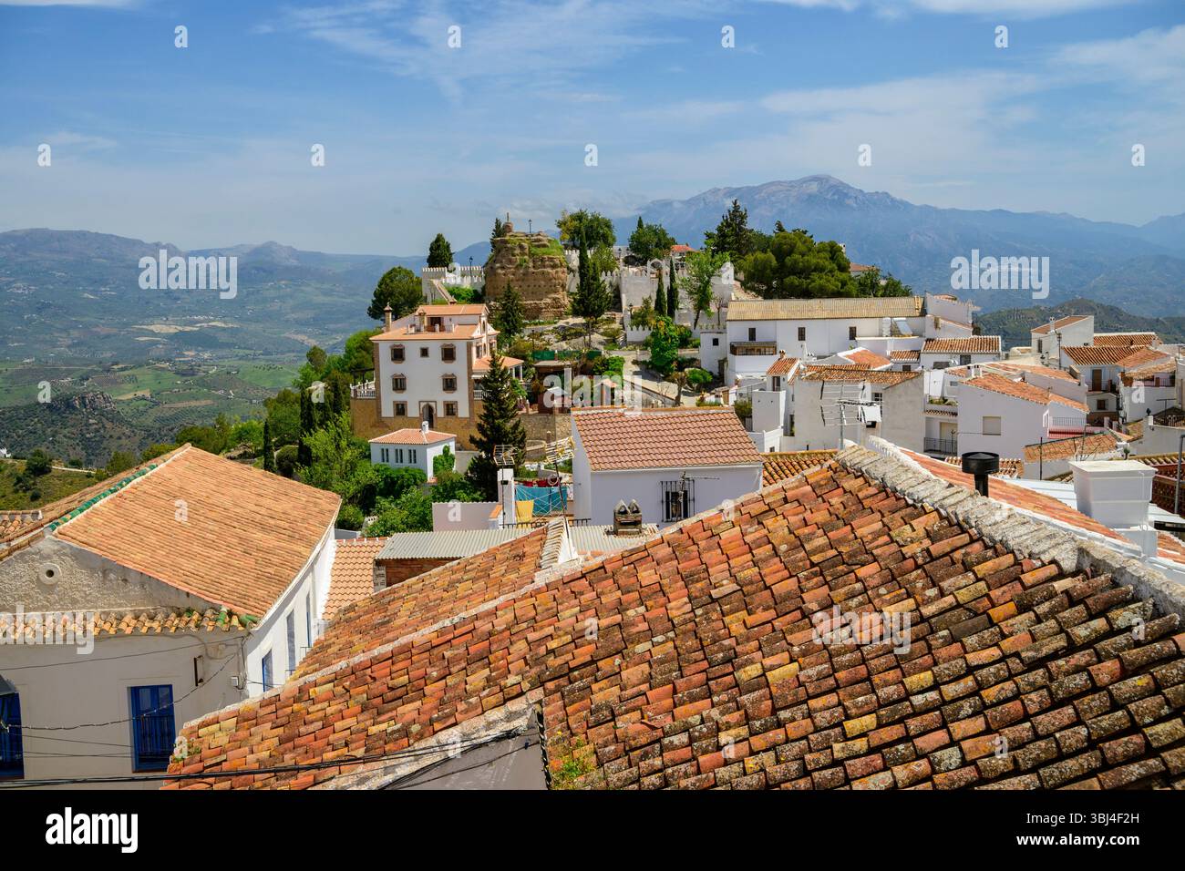Comares un pueblo blanco (villaggio bianco in cima a una collina) in Andalusia, Spagna. Foto Stock