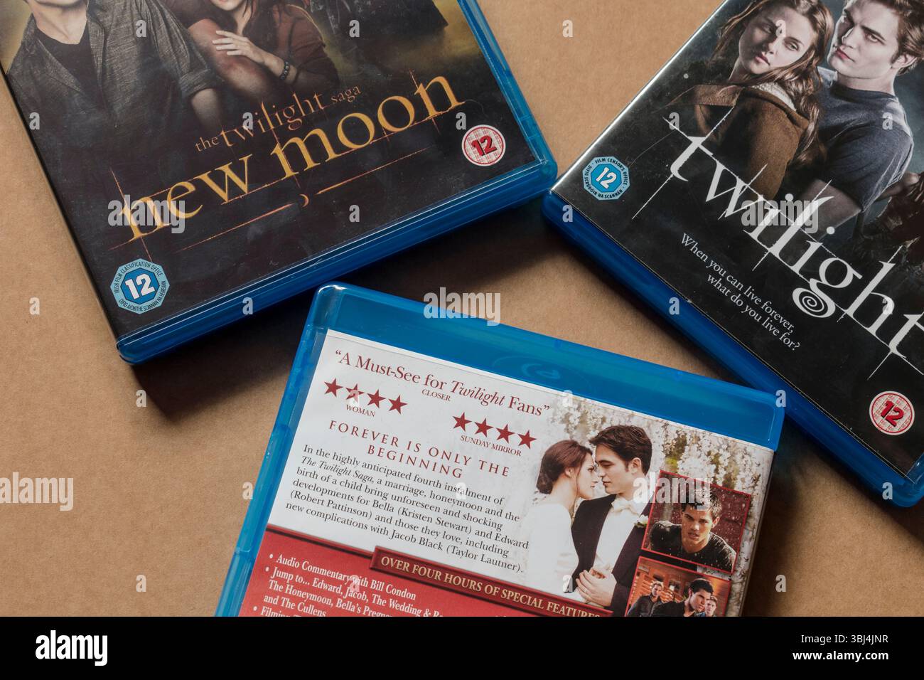 Sfondo della collezione di film in Blu-ray Twilight con bella Swan e Edward Cullen. Solo per uso editoriale. Foto Stock