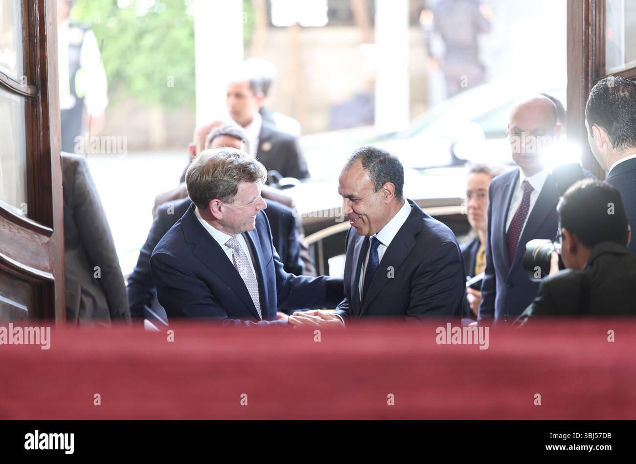 Kairo, Egitto. 13 giugno 2025. Johann Wadephul (CDU, l), ministro degli Esteri, e Badr Abdelatty, ministro degli Esteri egiziano, si incontrano per i colloqui. Crediti: Hannes P. Albert/dpa/Alamy Live News Foto Stock