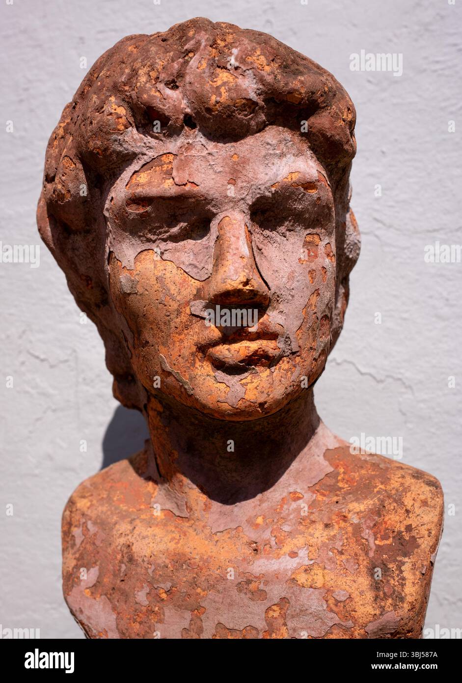 Busto antico in vendita presso Happy Days Vintage Homestore a Cowbridge Glamorgan Galles del Sud Regno Unito Foto Stock