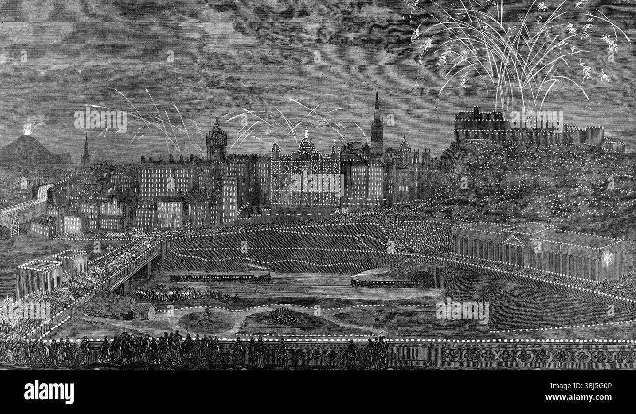 Feste di matrimonio per il Duca di Edimburgo: Illumination of the Old Town, Edinburgh, 1874. La sera di quel giorno ha visto una vista molto bella... il Castello di Edimburgo e le alte case della città Vecchia, lungo Castle Hill, il Lawnmarket, la High Street e Canongate, a coronare l'alto crinale, lungo un chilometro e mezzo circa, che si estende dal castello fino a Holyrood, erano splendidamente illuminate sul lato che si affaccia sulla valle... la società cittadina aveva concesso una somma di denaro per le spese di questo brillante spettacolo... il castello era visto con le sue varie batterie ed edifici illuminati in per Foto Stock