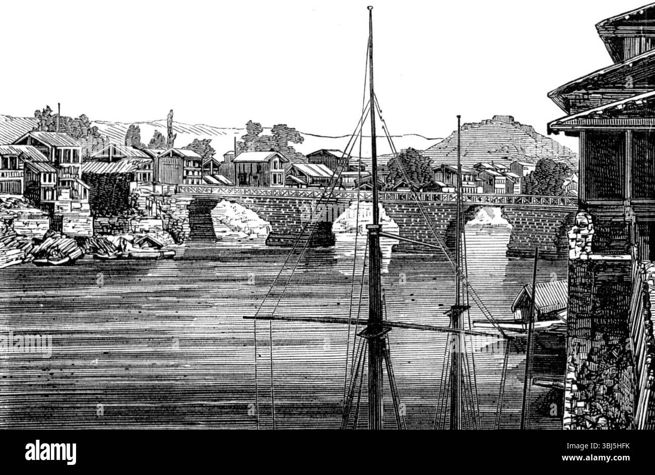 La missione a Yarkund e Kashgar: Srinuggur, Cashmere, 1874. "Kashmere o Cashmere, la provincia indiana che confina con il Punjaub a nord, è stata spesso descritta, con la sua capitale, Srinuggur, sul fiume Jhelum. La situazione di quella città, un tempo popolosa e ricca, è estremamente pittoresca. Il nostro punto di vista è da una fotografia. Si erge in mezzo a diverse acque - il tortuoso fiume, gli antichi canali, e un lago largo tre o tre miglia, con ripide colline o scogliere intorno ad esso, e con le montagne in lontananza. Le vecchie case sulle sponde del fiume, anche se rovinate, hanno una quaintly ENG Foto Stock