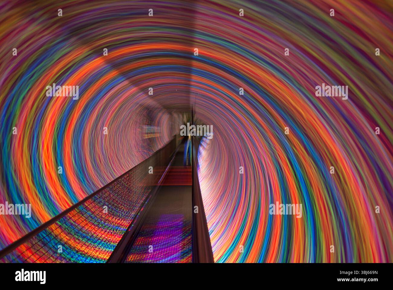 tunnel luminoso girevole Foto Stock