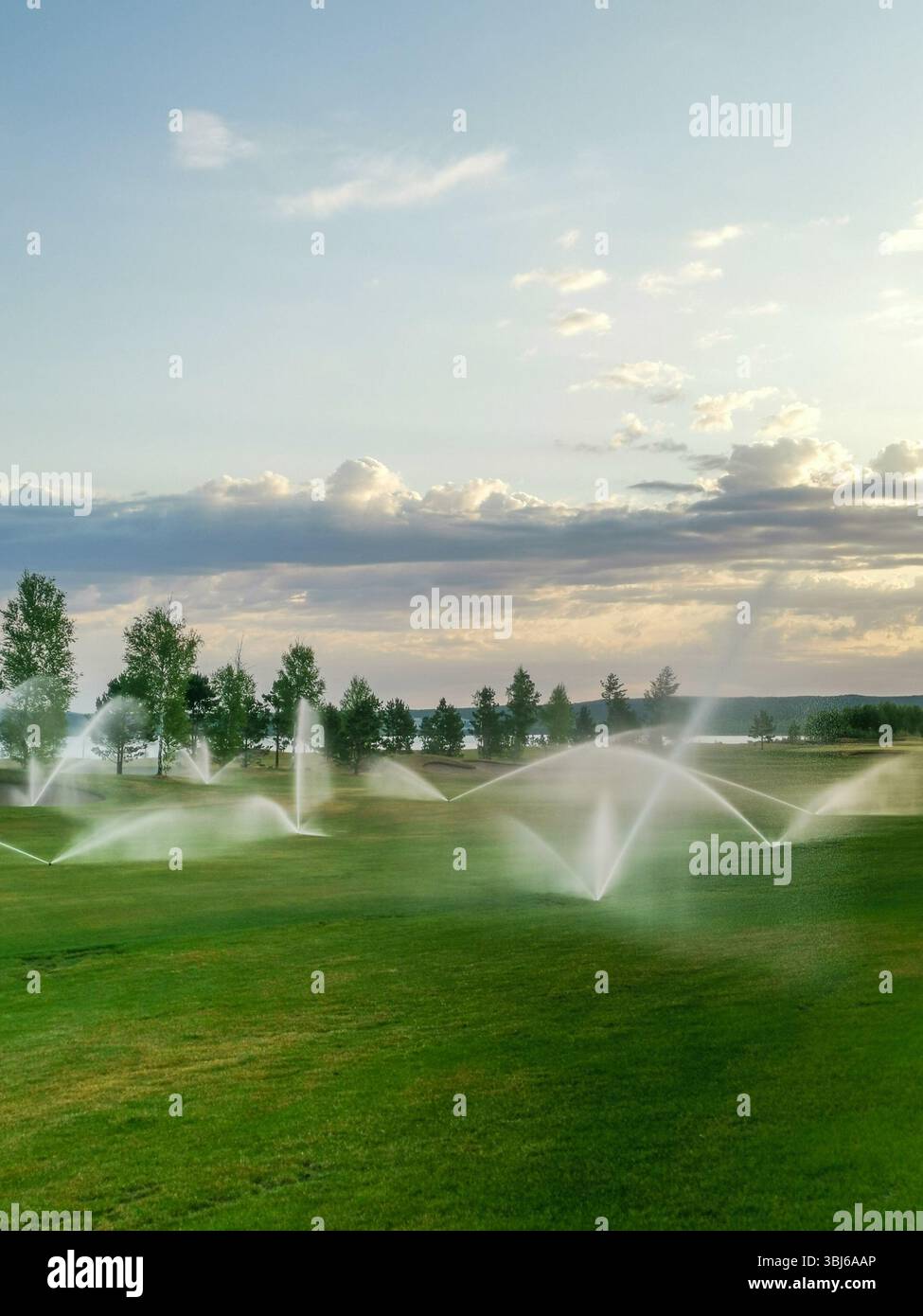 Irrigatori sul campo da golf Foto Stock