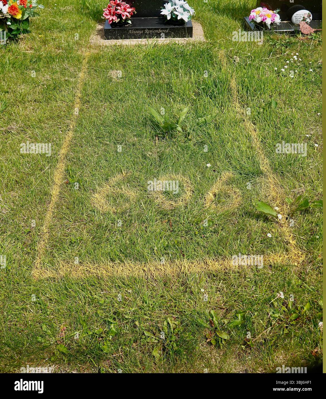 Posizione della nuova tomba nel cimitero di Thornsett Foto Stock