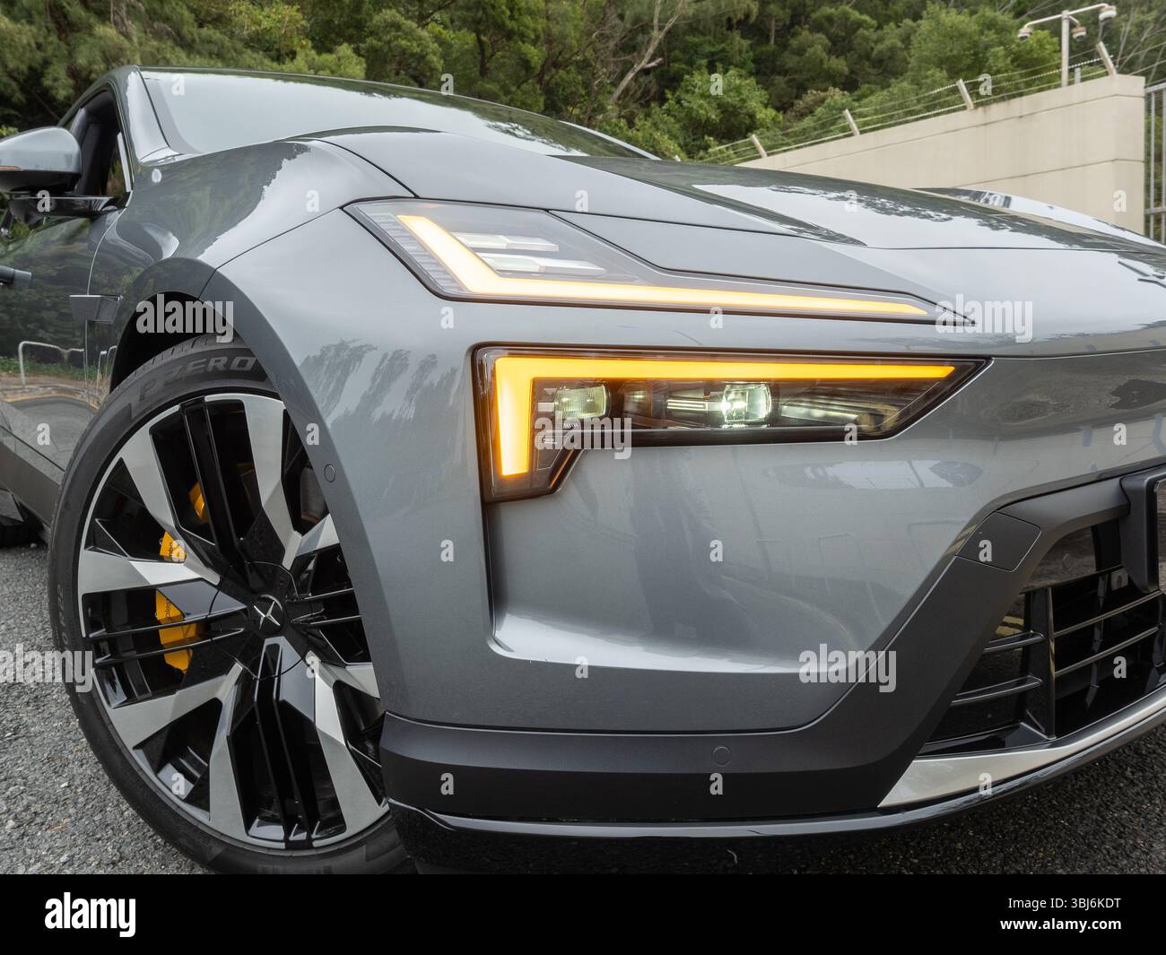 Hong Kong, Cina 14 febbraio 2025 : Polestar 4 EV SUV test Drive giorno 14 febbraio 2025 a Hong Kong. Foto Stock