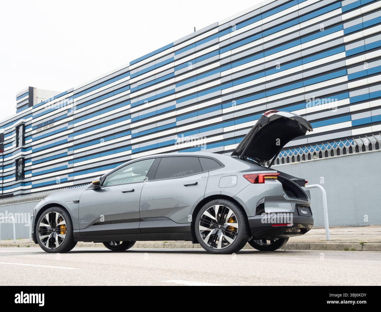 Hong Kong, Cina 14 febbraio 2025 : Polestar 4 EV SUV test Drive giorno 14 febbraio 2025 a Hong Kong. Foto Stock