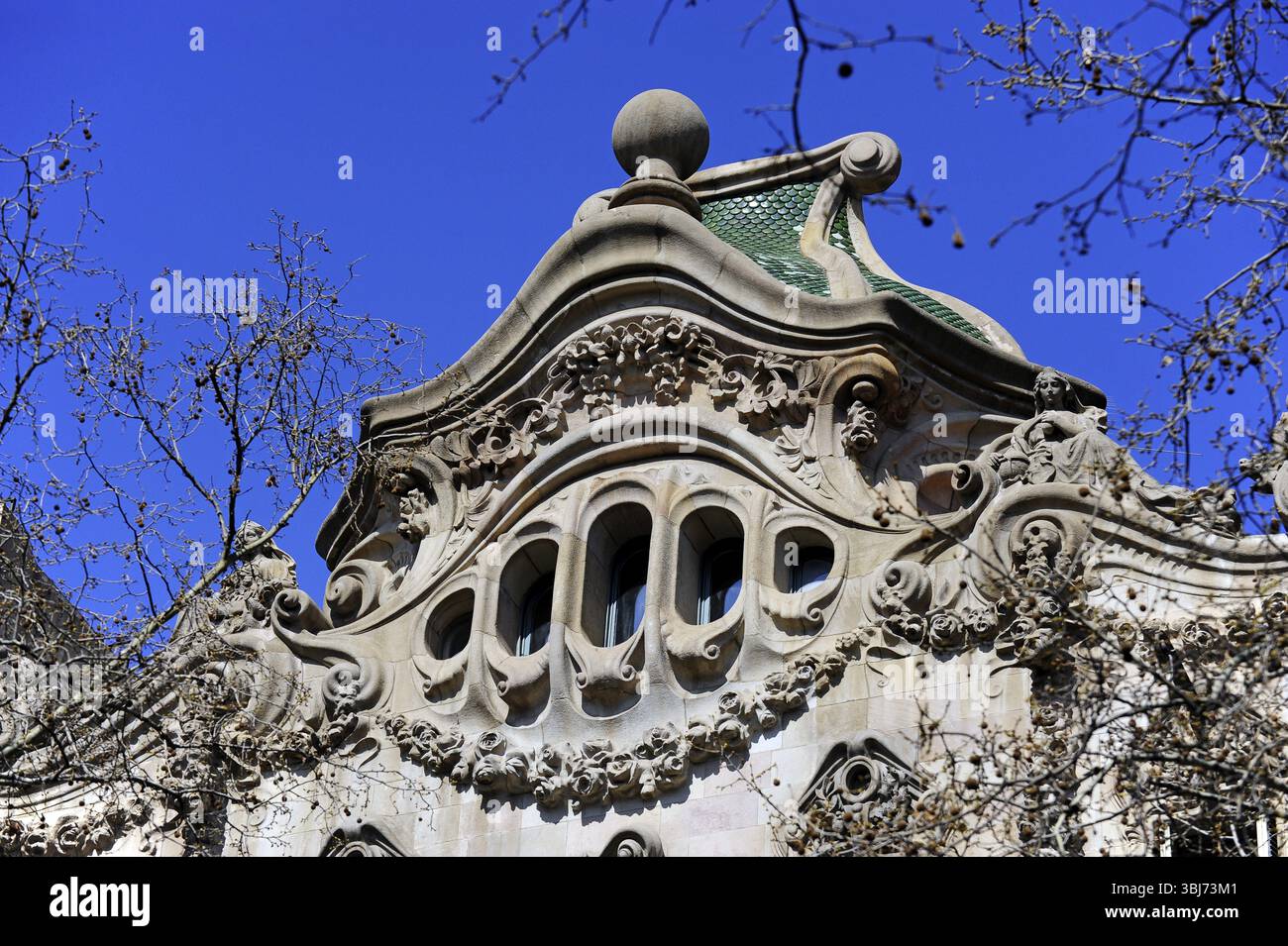 Facciata, Casa Comalat da circa 1910, una casa in stile modernista, la variante catalana dell'Art Nouveau, Avenida Diagonal, Eixample, Barcellona, ca Foto Stock