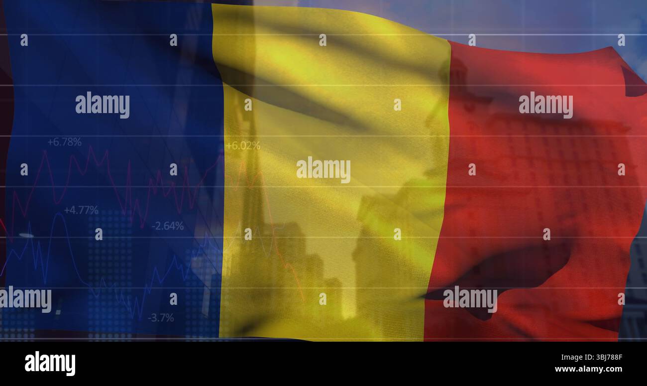 Sventolando la bandiera rumena che mostra grafici a linee finanziarie sullo skyline urbano, sovrapposizione dei dati di mercato Foto Stock