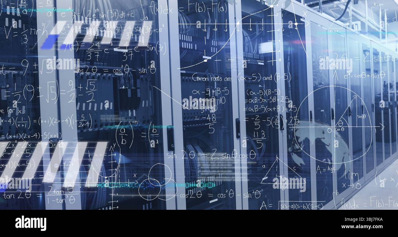 Mostra i rack per server con pannello frontale in vetro con blade e LED nel data center, con sovrapposizioni di formula Foto Stock