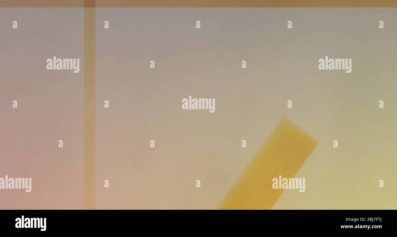 Visualizzazione di sfumature giallo trasparente che attraversano la fascia tra pesca e crema, con striscia beige, spazio di copia Foto Stock