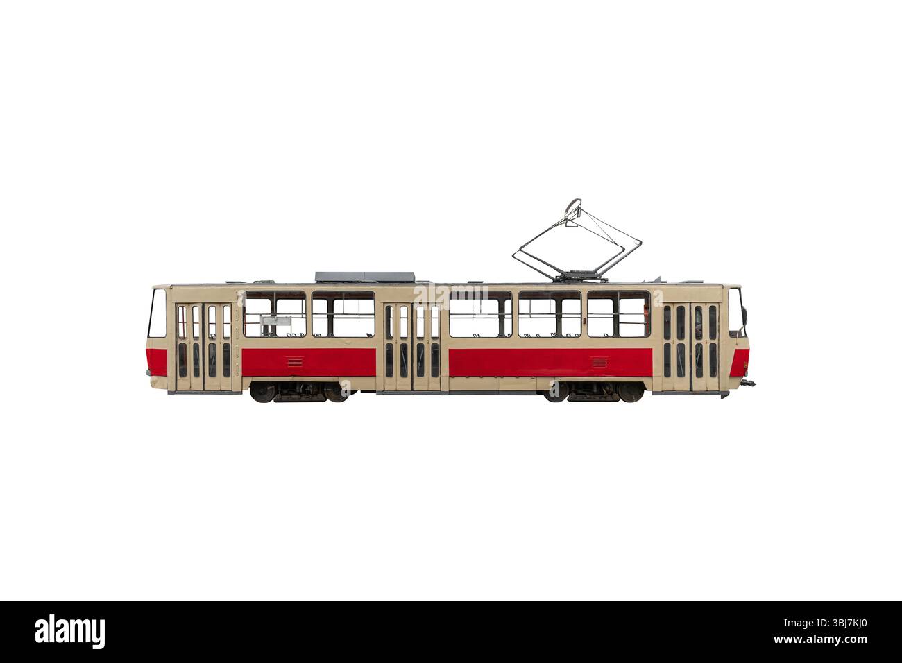 Tram rosso Tatra T5 isolato su bianco. Foto Stock