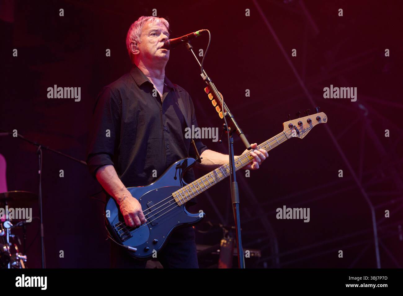 Lincoln, Regno Unito. 13 giugno 2025. The Stranglers TK Max presenta Live al Lincoln Castle venerdì 13 giugno 2025 Baz Warne, Jean Jacques Burnel crediti: Phil Crow/Alamy Live News Foto Stock