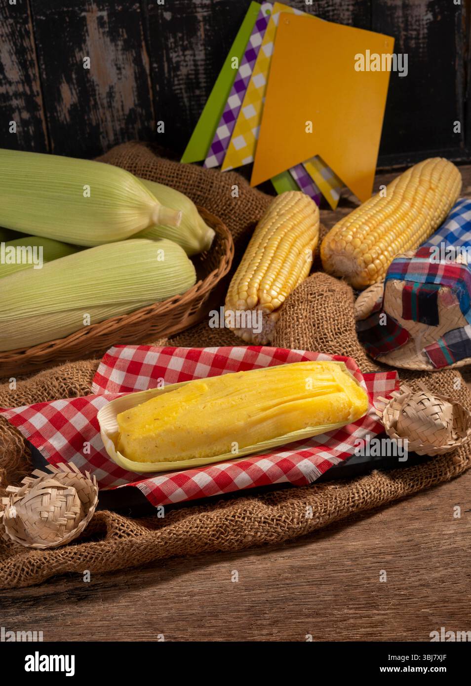 Tipico piatto brasiliano pamonha di mais nel set della festa di giugno Foto Stock