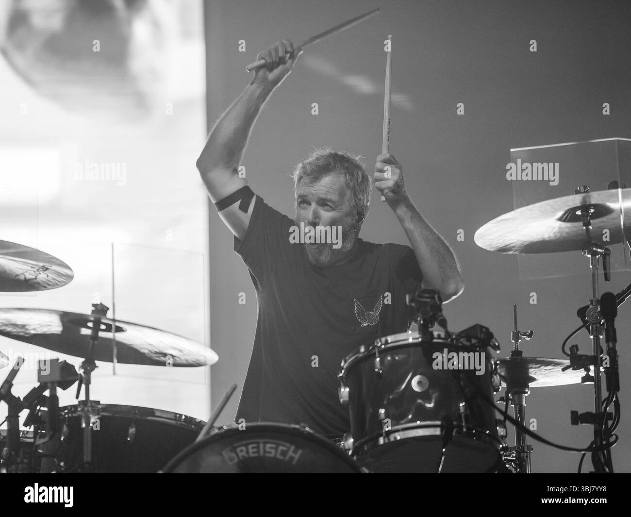 Delamere, Cheshire, Regno Unito. 13 giugno 2025. Snow Patrol è il titolo della prima notte di Forest Live che si è tenuto nella foresta di Delamere in un anfiteatro naturale esaurito nella foresta, Forest Live è una delle principali serie di musica dal vivo che si svolge nella foresta nazionale, in splendide arene boschive naturali ogni estate, con un'atmosfera rilassata e una colonna sonora incredibile, acquistando i biglietti da Forestry England, le persone stanno aiutando a crescere e proteggere le foreste della nazione per le generazioni a venire. Credito Ian Knight/Alamy Live News Foto Stock