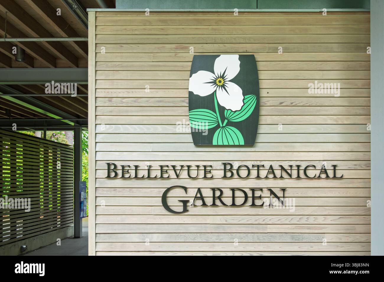 BELLUEVUE, WA, USA, 26 MAGGIO 2025: Cartello d'ingresso e logo del marchio del giardino botanico Bellevue. Foto Stock