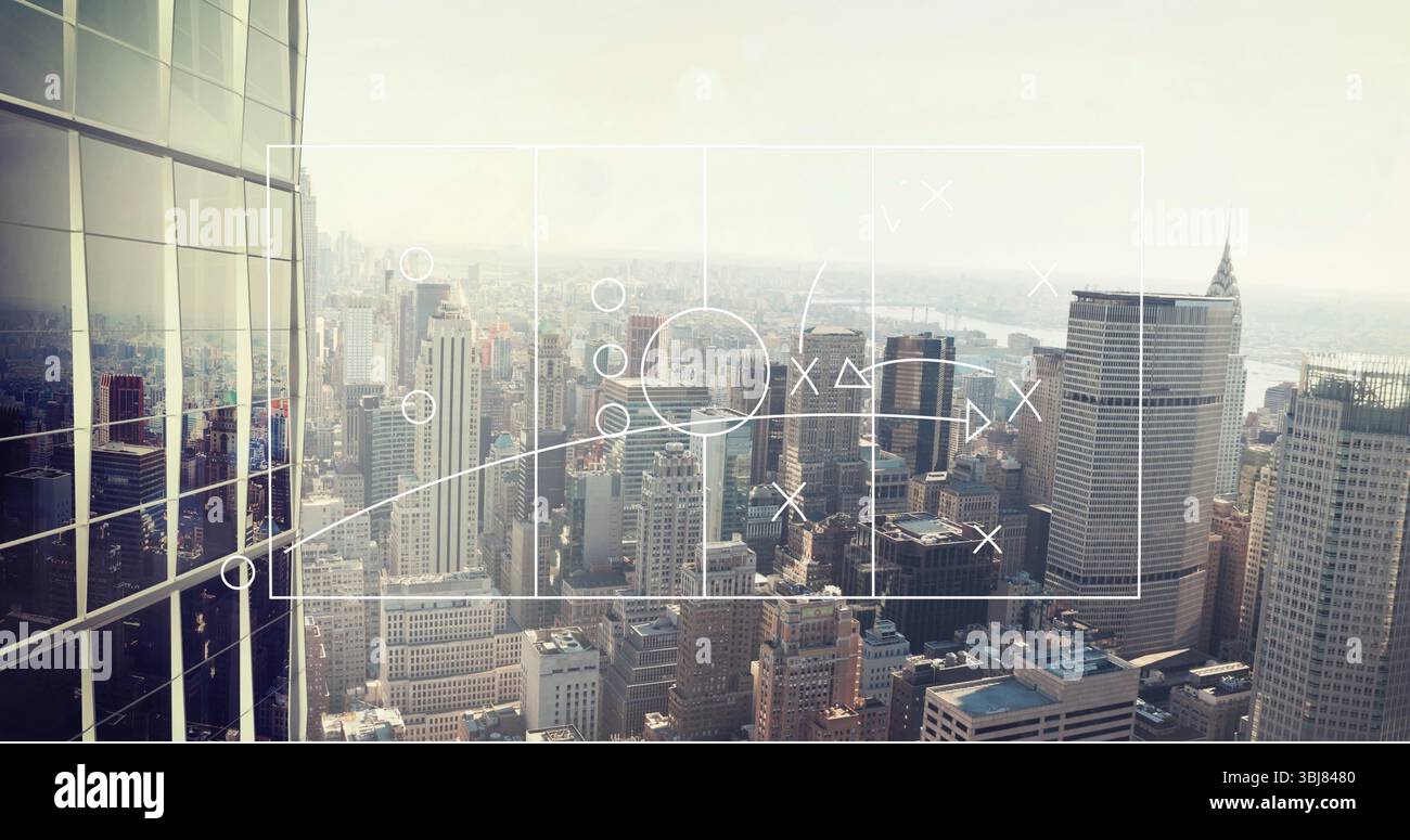 Mappatura dello skyline attraverso le finestre degli uffici, con torre a parete in vetro e sovrapposizione a diagrammi tattici Foto Stock
