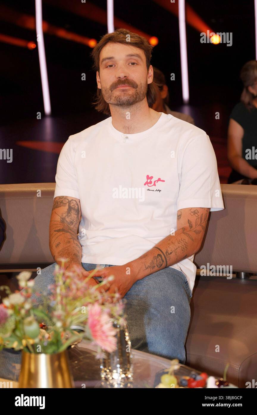 Rick Zabel bei der Aufzeichnung der NDR Talk Show im NDR Fernsehstudio Lokstedt. Amburgo, 13.06.2025 *** Rick Zabel alla registrazione del talk show NDR nello studio televisivo NDR Lokstedt Amburgo, 13 06 2025 foto:xH.xHartmannx/xFuturexImagex ndr talk1306 5634 Foto Stock