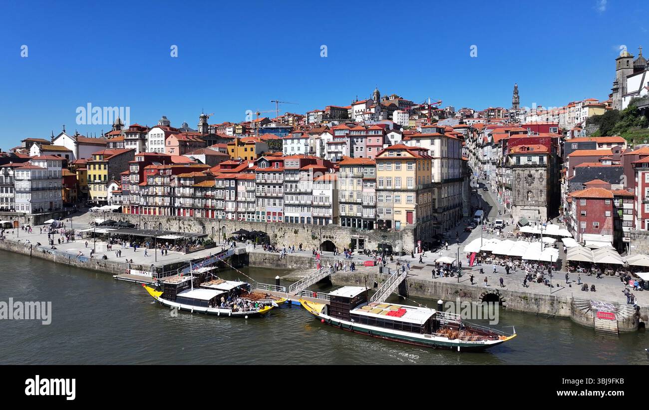 Skyline di Porto in Portogallo. Bellissimo paesaggio europeo. Punto di riferimento turistico. Porto Portogallo. Orizzonte europeo. Foto Stock