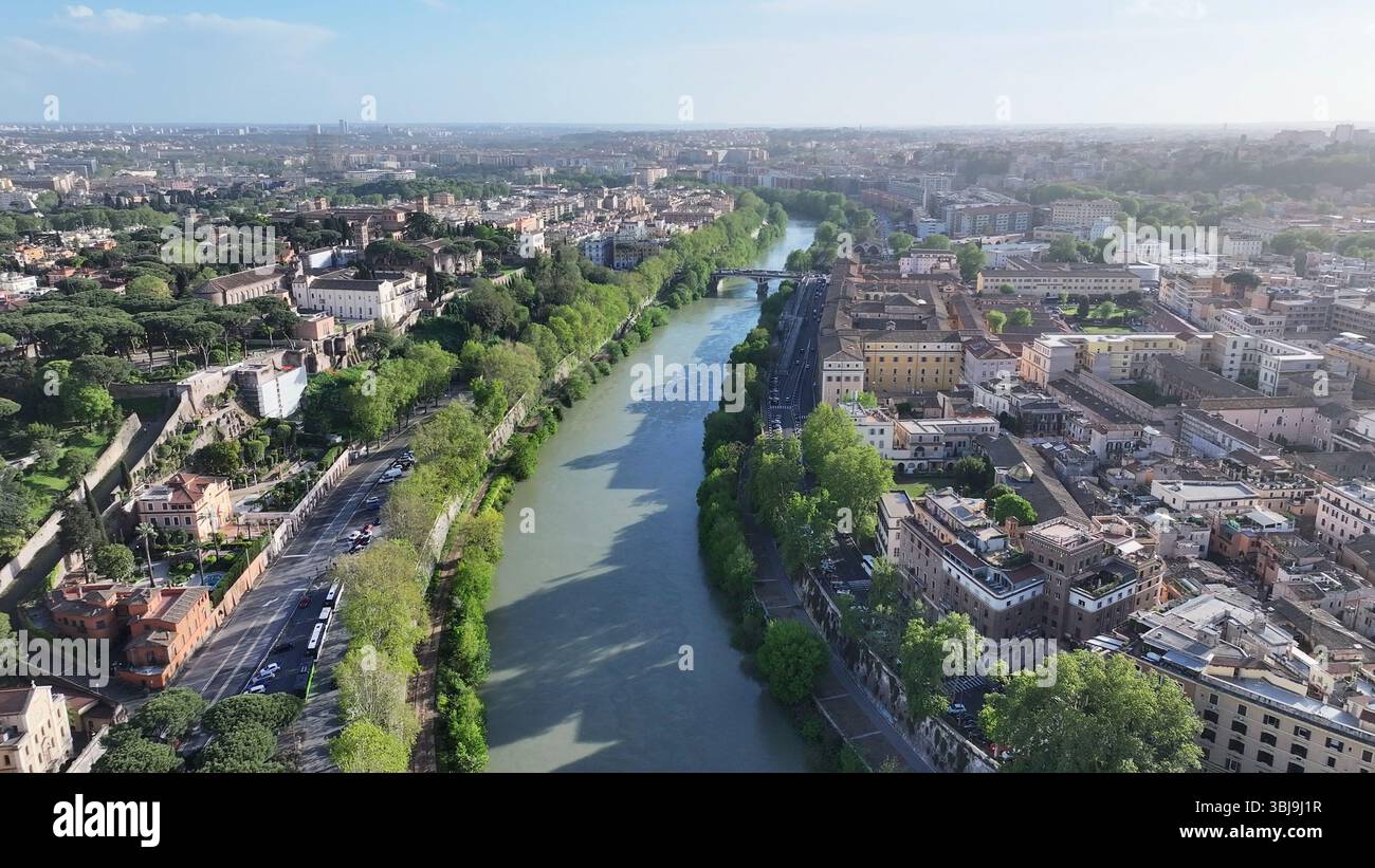 Lo skyline di Roma allo Stato Lazio in Italia. Splendido skyline. Destinazione di viaggio per l'Europa. Punto di riferimento turistico. Skyline di Roma. Foto Stock