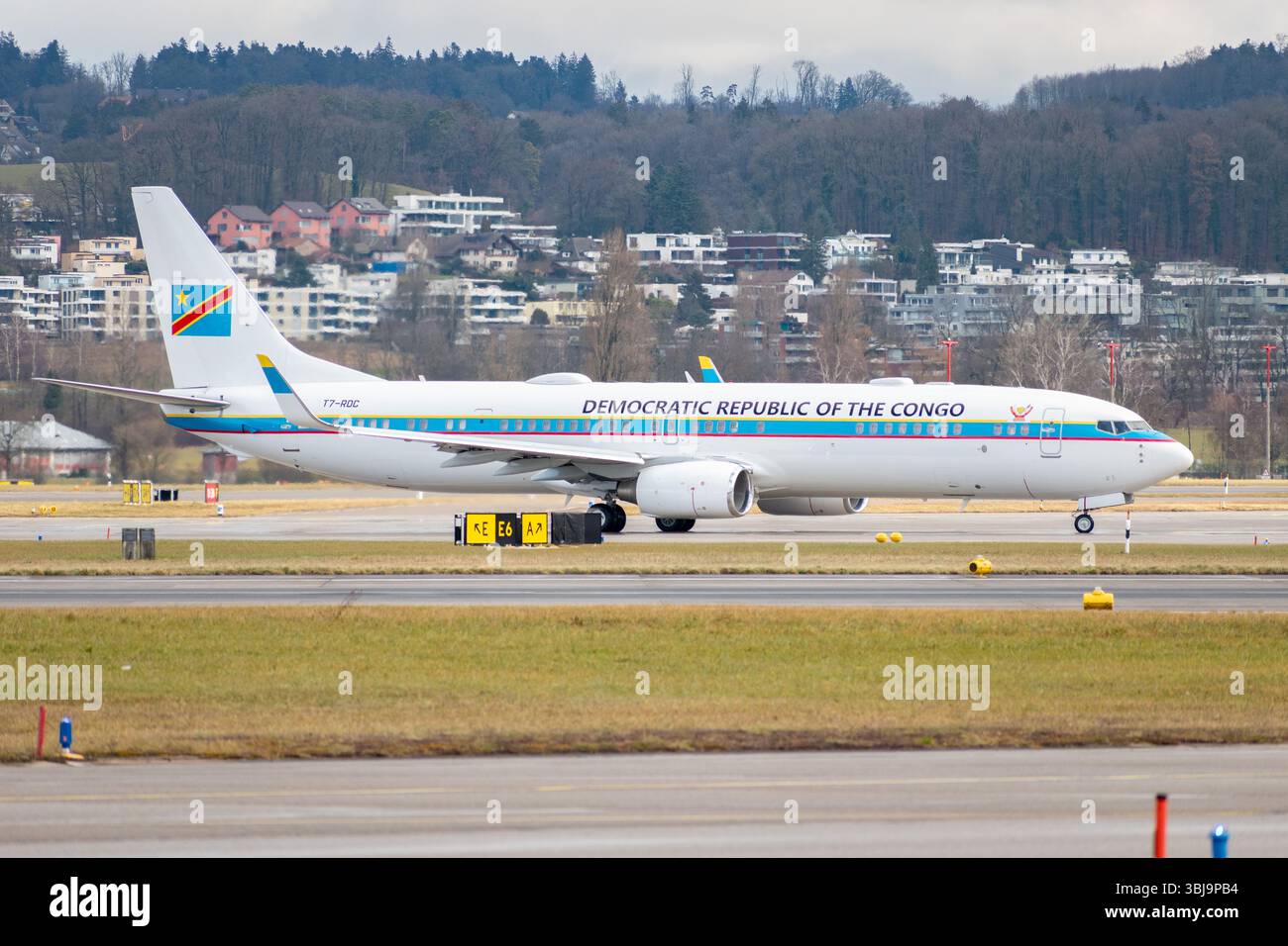 Zurigo, Svizzera, 23 gennaio 2025 T7-RDC Congo Government Boeing 737-9JA Aircraft è in fase di rullaggio durante il forum economico mondiale di Davos Foto Stock