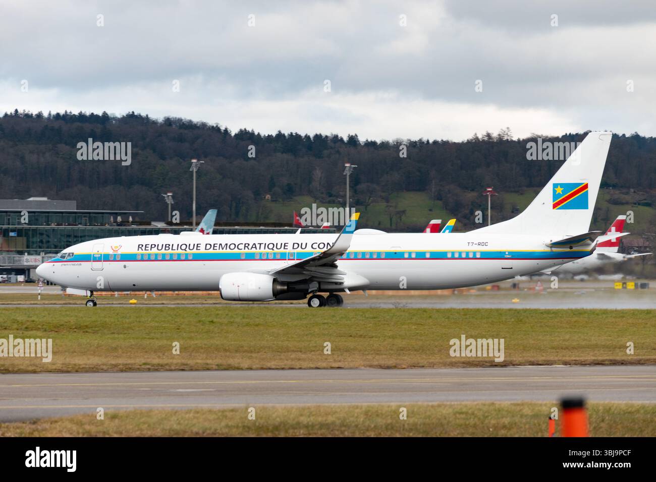 Zurigo, Svizzera, 23 gennaio 2025 il governo del T7-RDC Congo Boeing737-9JA parte dalla pista 28 durante il forum economico mondiale di da Foto Stock