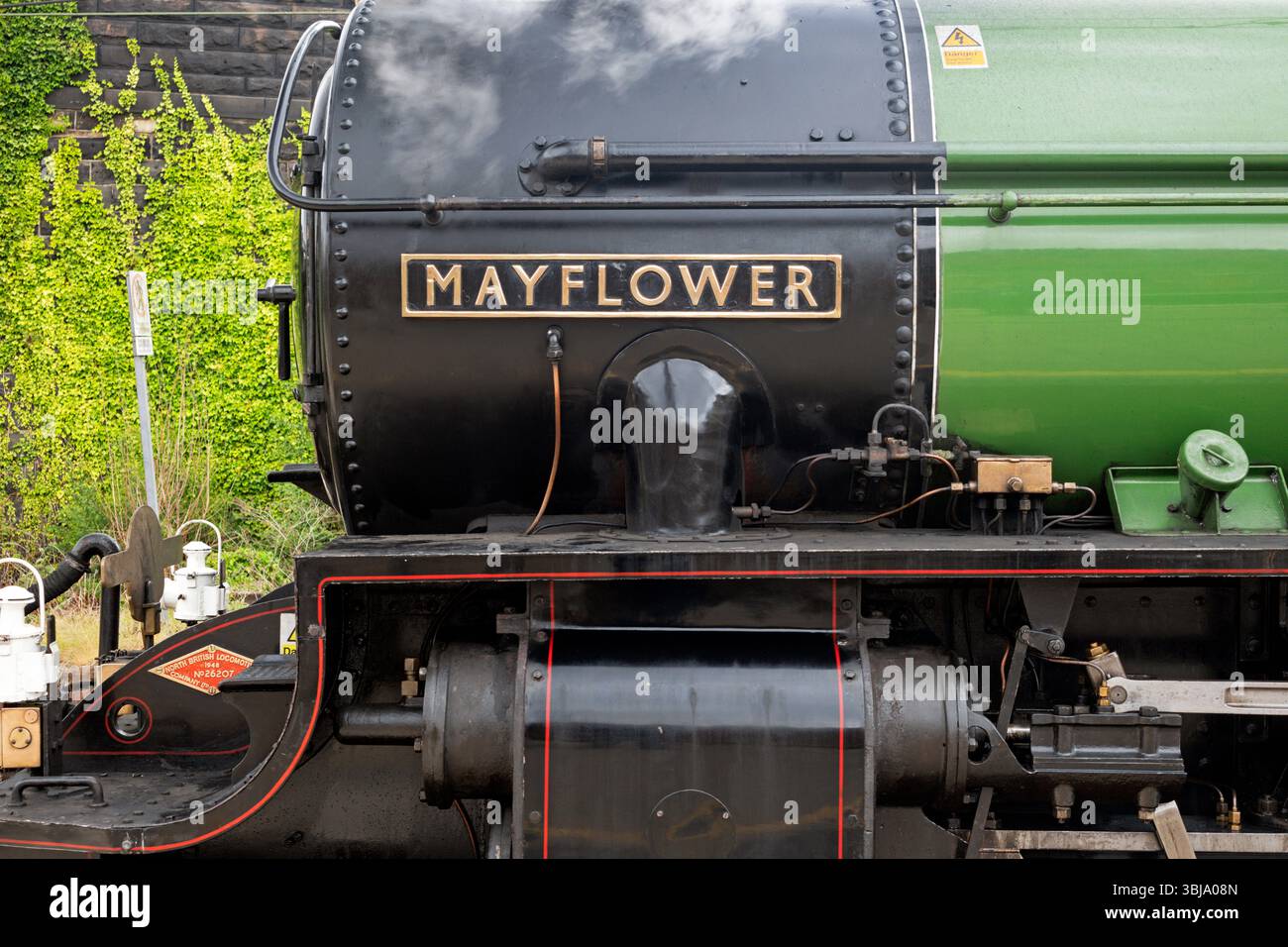 61306 "Mayflower" al binario 6 della stazione ferroviaria di Preston, che lavora l'1Z61 0617 da Leicester a Carlisle, con 57002 e 57311. Sabato 14 giugno 2025. Foto Stock