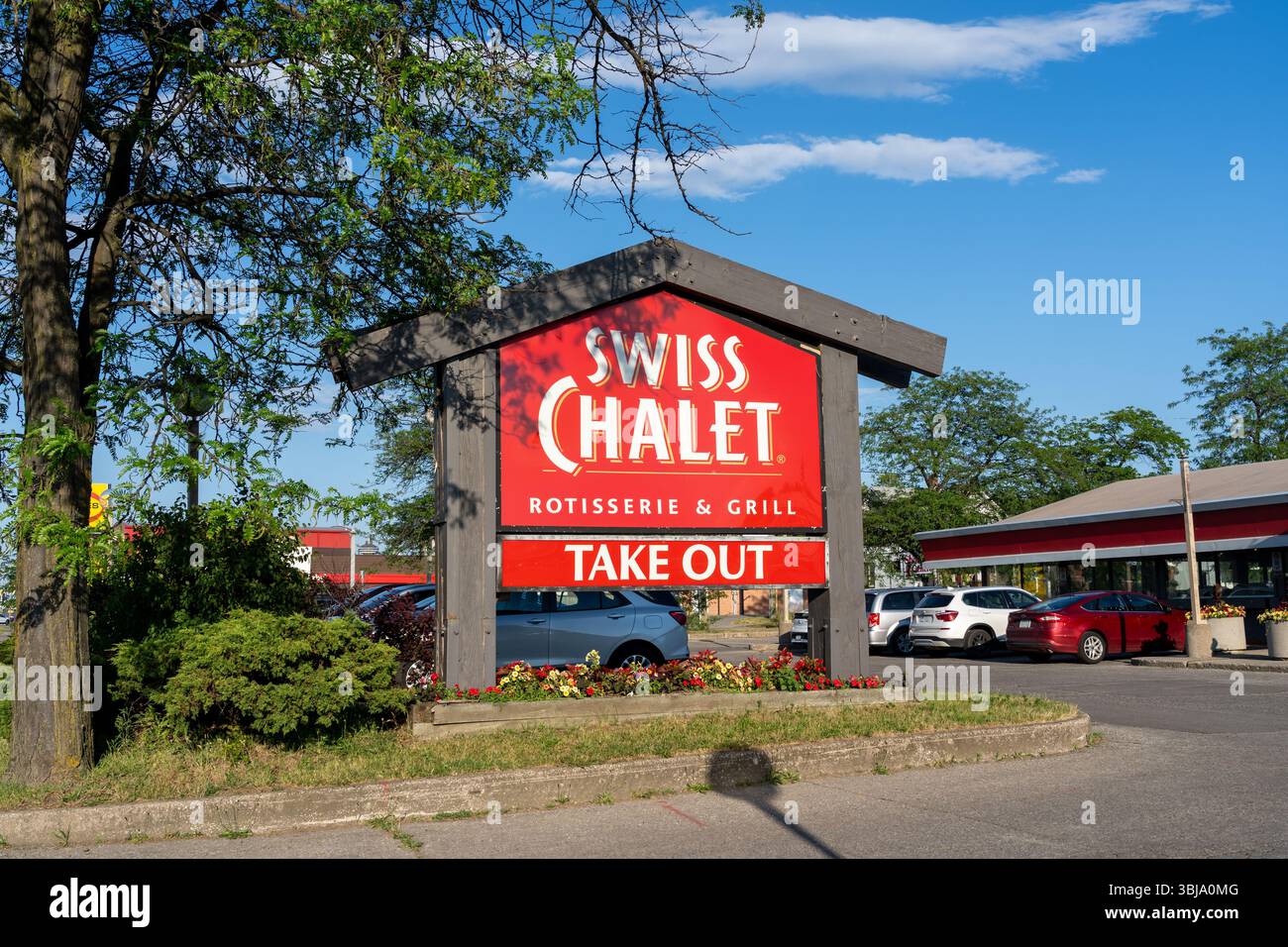 Cascate del Niagara, Canada - 29 giugno 2022: Un ristorante Swiss Chalet a Niagara Falls, Canada. Foto Stock