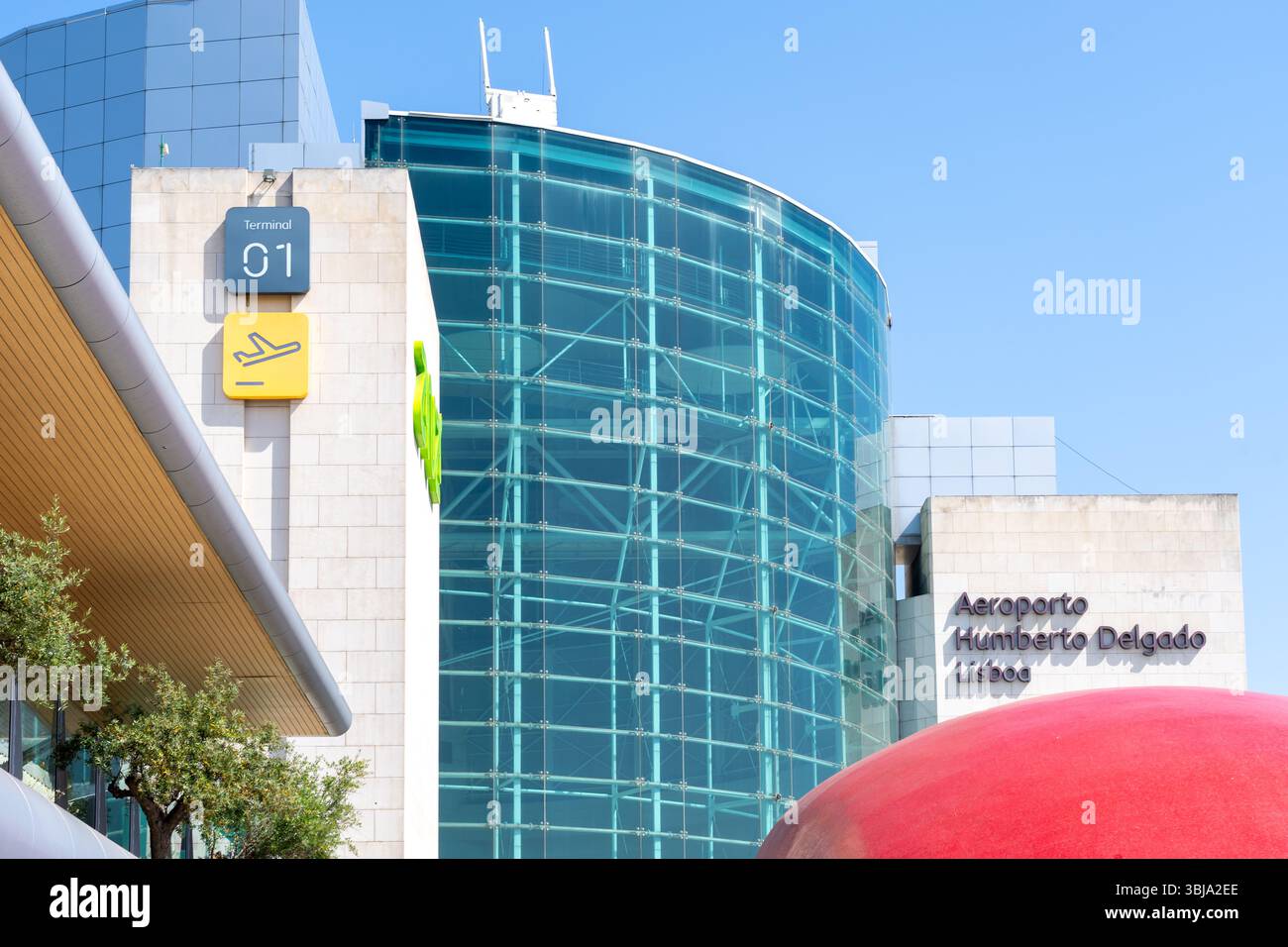 Esterno dell'aeroporto Humberto Delgado (aeroporto di Lisbona) a Lisbona, Portogallo. Foto Stock