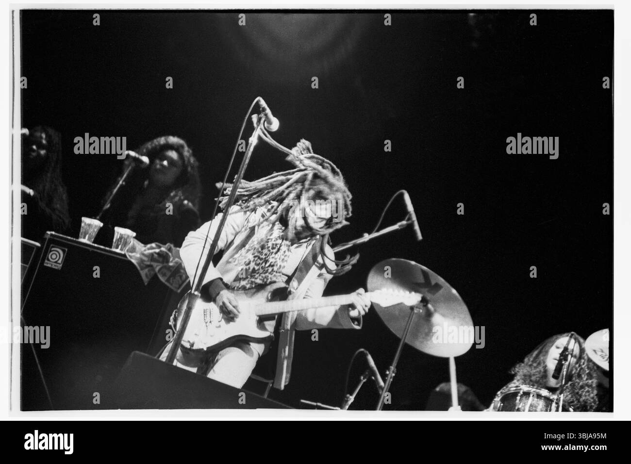LENNY KRAVITZ, HEADLINER, GLASTONBURY 93: Lenny Kravitz headlines on the Pyramid Stage al Glastonbury Festival, Pilton, Inghilterra, sabato 26 1993 giugno. Fotografia: ROB WATKINS Foto Stock