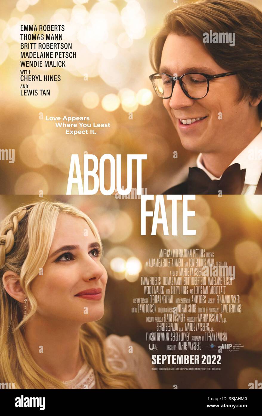 About fate (2022) diretto da Marius Vaysberg e interpretato da Emma Roberts, Thomas Mann e Britt Robertson. Due persone che credono nell'amore ma sembrano non essere mai in grado di trovare il suo vero significato, vengono gettate insieme a Capodanno e si imbarcano in una notte di caos, commedia e romanticismo. USA SOLO PER USO EDITORIALE DI un foglio di poster. Crediti: BFA / American International Pictures Foto Stock About fate (2022) diretto da Marius Vaysberg e interpretato da Emma Roberts, Thomas Mann e Britt Robertson. Due persone che credono nell'amore ma sembrano non essere mai in grado di trovare il suo vero significato, vengono gettate insieme a Capodanno e si imbarcano in una notte di caos, commedia e romanticismo. USA SOLO PER USO EDITORIALE DI un foglio di poster. Crediti: BFA / American International Pictures Foto Stock