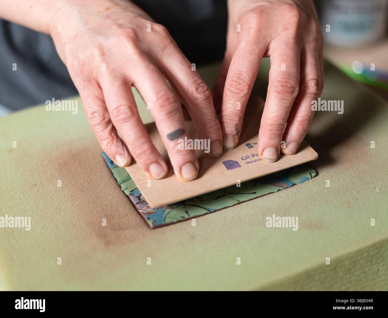 Dettaglio della ceramica in fase di realizzazione Foto Stock
