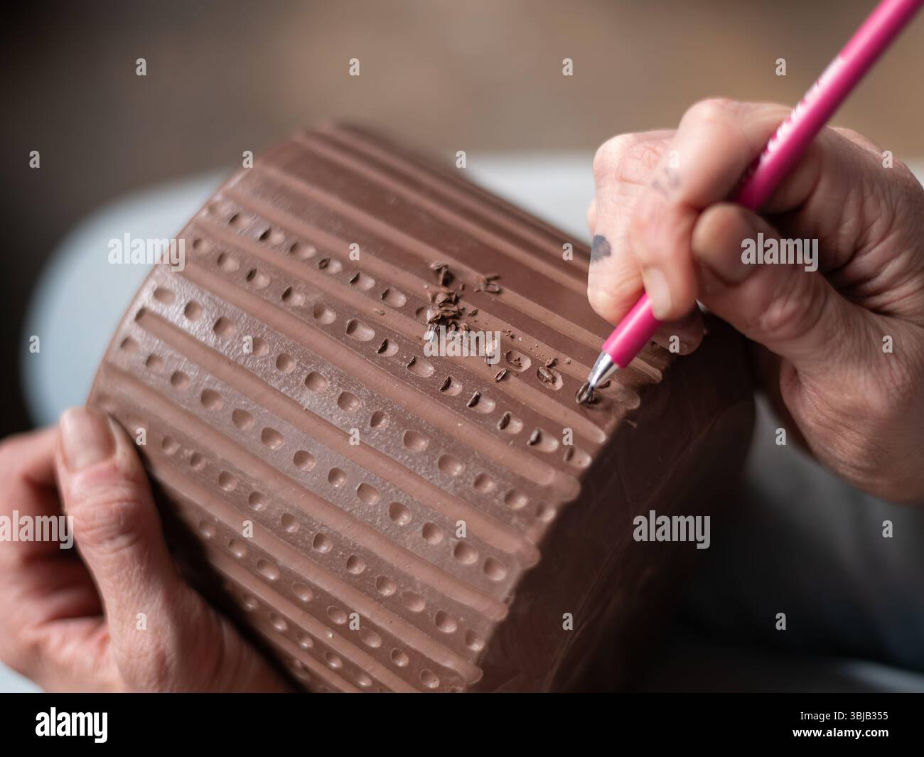 Dettaglio della ceramica in fase di realizzazione Foto Stock
