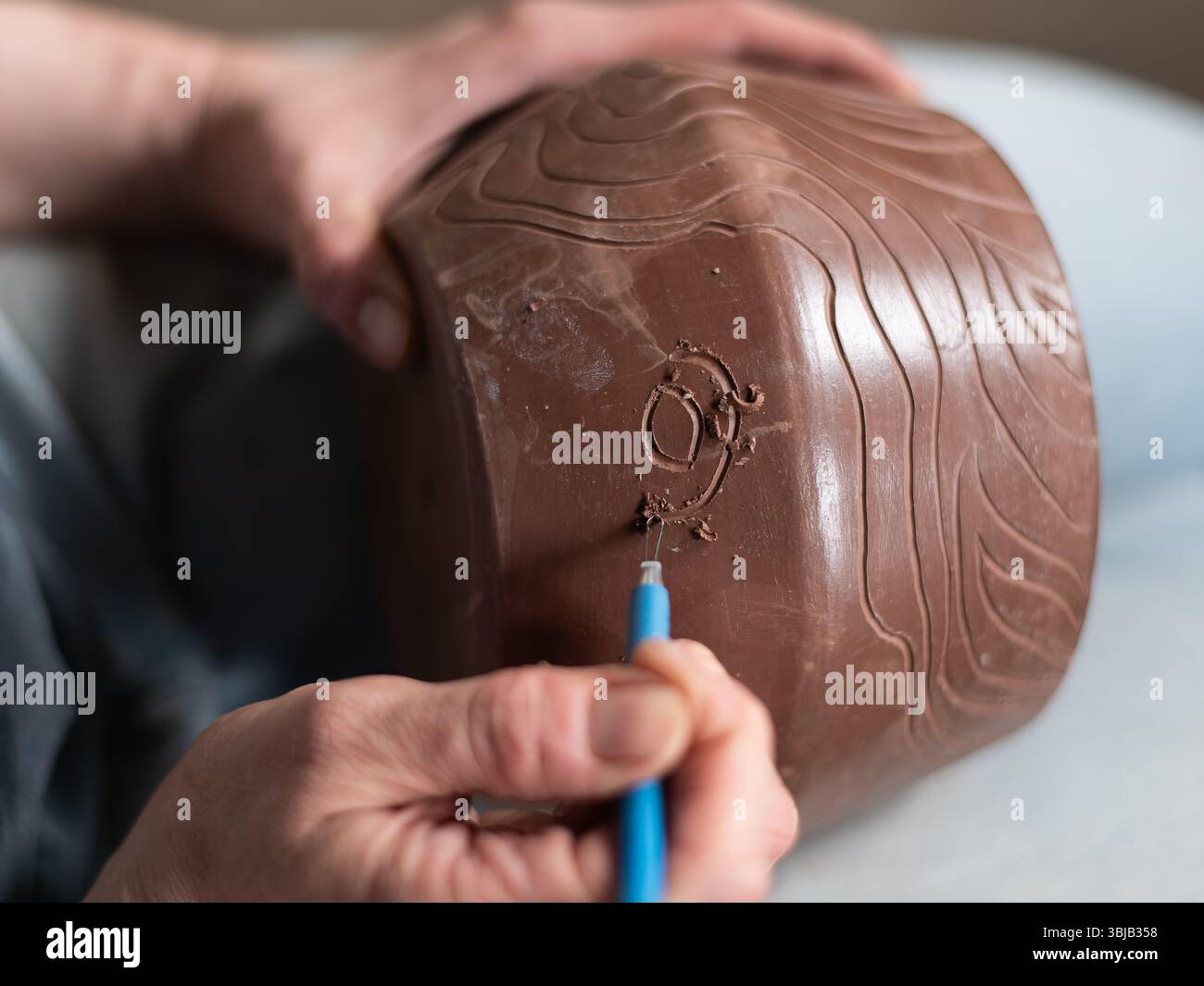 Dettaglio della ceramica in fase di realizzazione Foto Stock