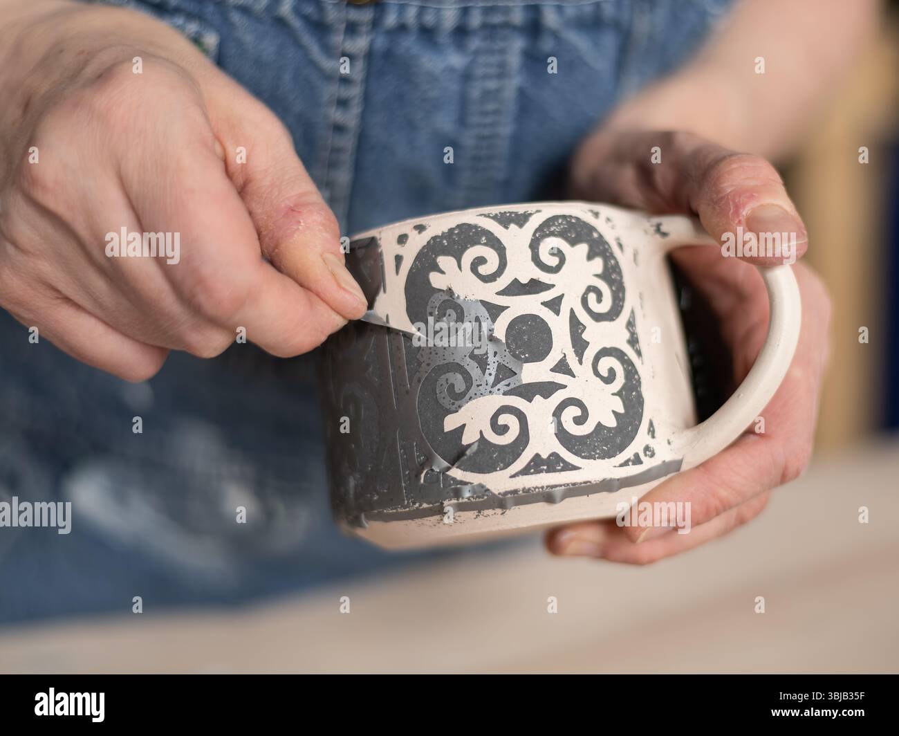 Dettaglio della ceramica in fase di realizzazione Foto Stock