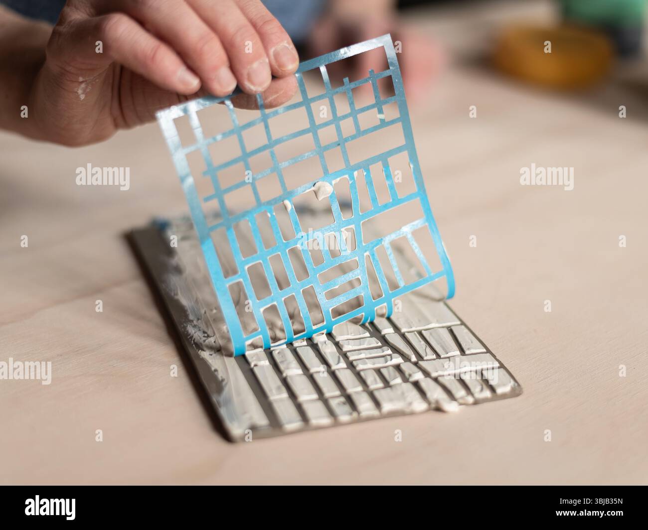 Dettaglio della ceramica in fase di realizzazione Foto Stock