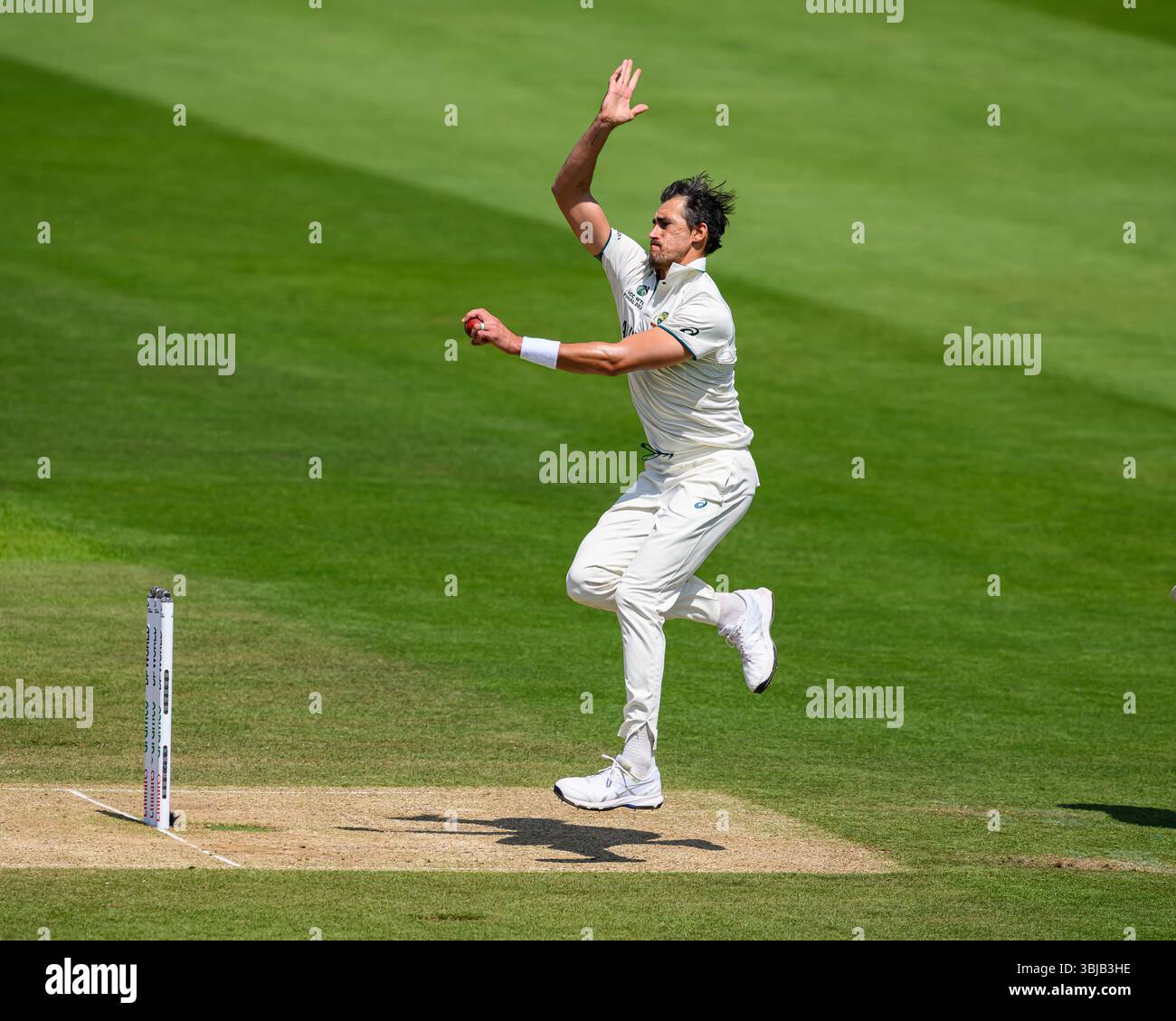 LONDRA, REGNO UNITO. 14 giugno: Mitchell Starc dell'Australia in azione durante la finale dell'ICC World test Championship 2025 Australia vs Sud Africa al Lord's Cricket Ground sabato 14 giugno 2025 a LONDRA, REGNO UNITO. Crediti: Taka Wu/Alamy Live News Foto Stock