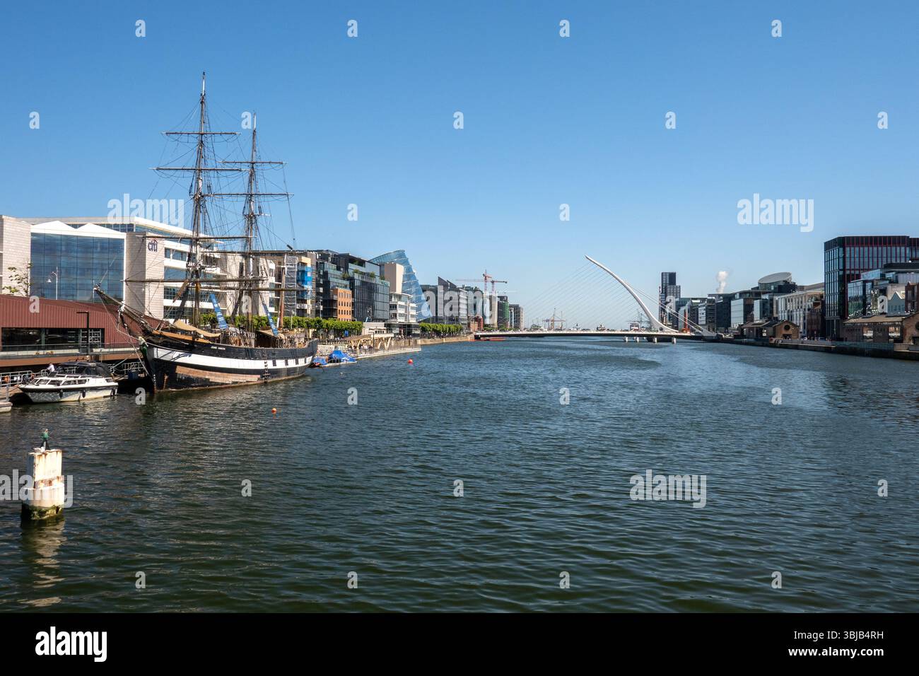 Jeanie Johnston Ship, Samuel Beckett Bridge Dublin Ireland, Historic Buildings, Shopping Streets, The Liffey River, Republic of Ireland, foto di scorta Foto Stock