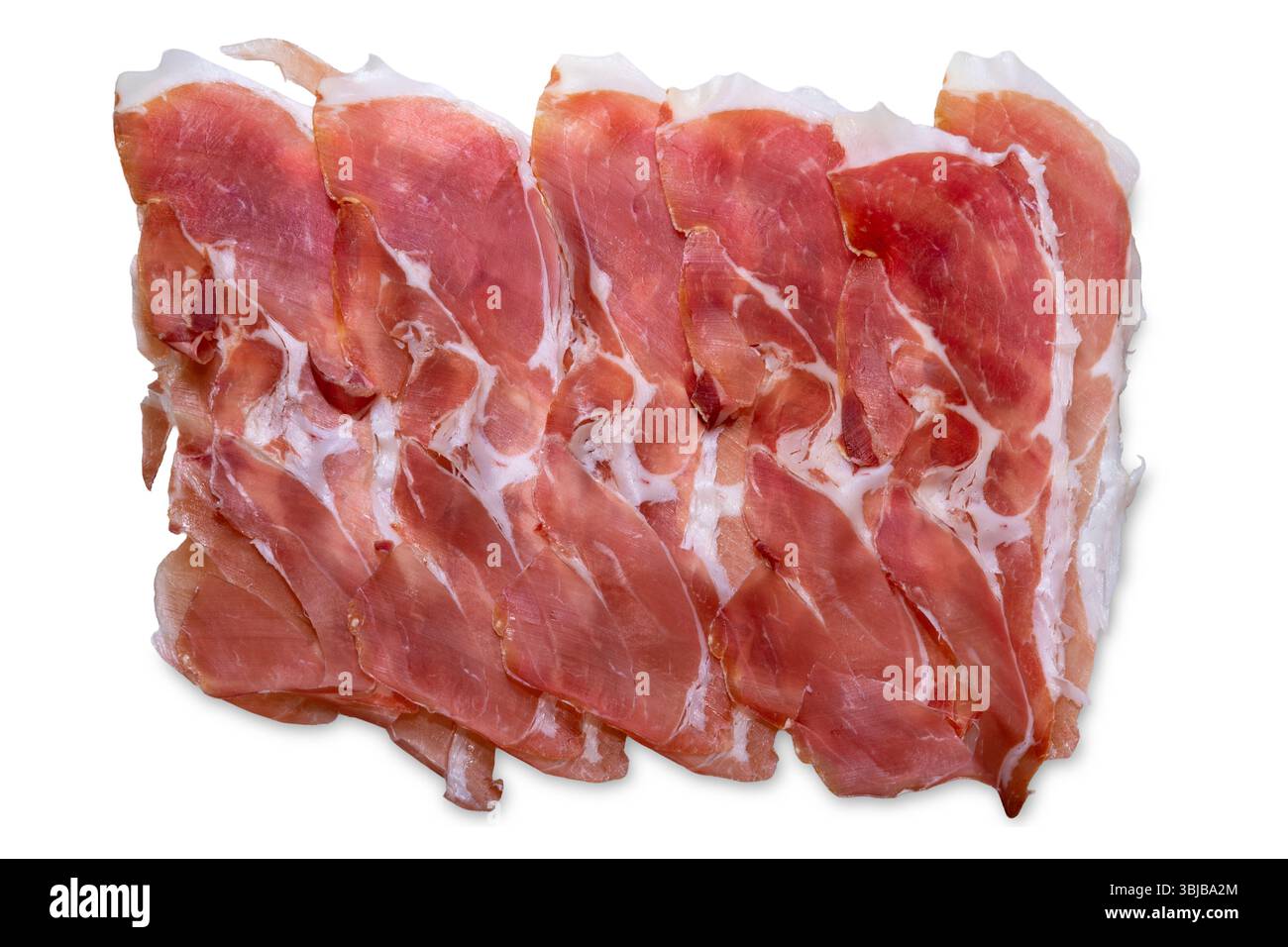 Fette di prosciutto di parma isolate su bianco nella vista dall'alto con percorso di ritaglio incluso Foto Stock