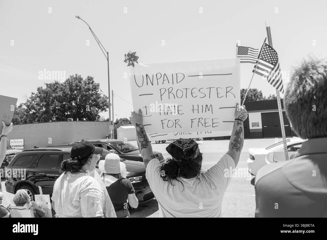 Manifestante presente alla "protesta di No King" nel Nebraska occidentale Foto Stock