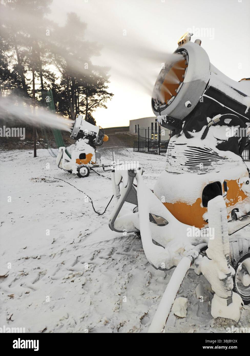 Pistole da neve mobili per la produzione di neve artificiale Foto Stock