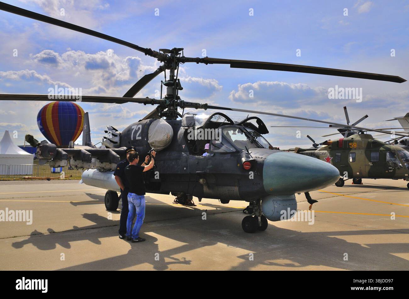 Mosca, Russia - Agosto 2015: attacco elicottero Ka-52 Alligator presentato alla XII MAKS-2015 aviazione internazionale e lo spazio mostra il 28 agosto 2015 Foto Stock