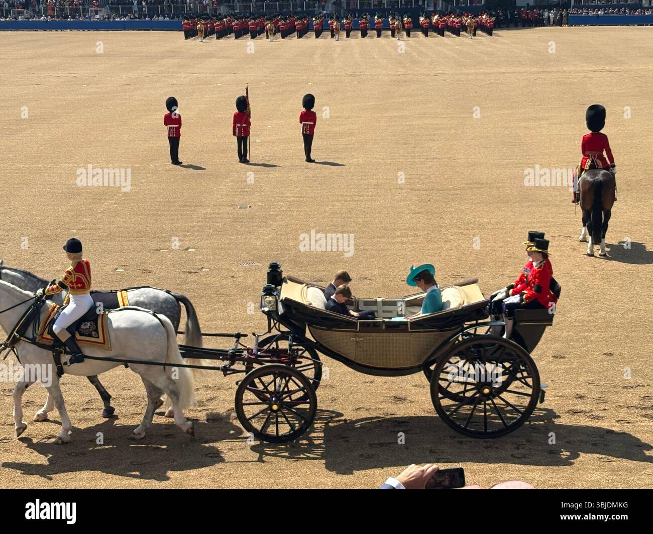 Trooping the Colour 2025 - Immagine stock catturata con smartphone