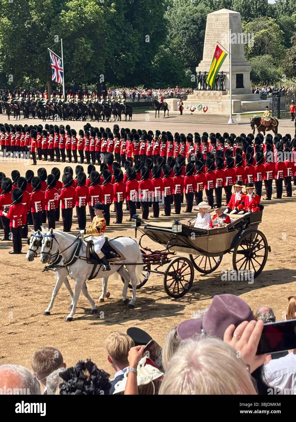 Trooping the Colour 2025 - Immagine stock catturata con smartphone