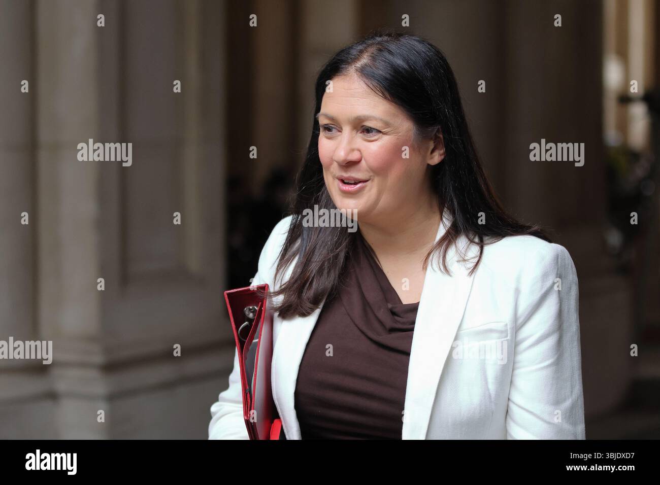 Londra, Regno Unito. 11 giugno 2025. Lisa Nandy deputata, Segretario di Stato per la cultura, i media e lo sport, arriva per la riunione del Gabinetto. Foto Stock