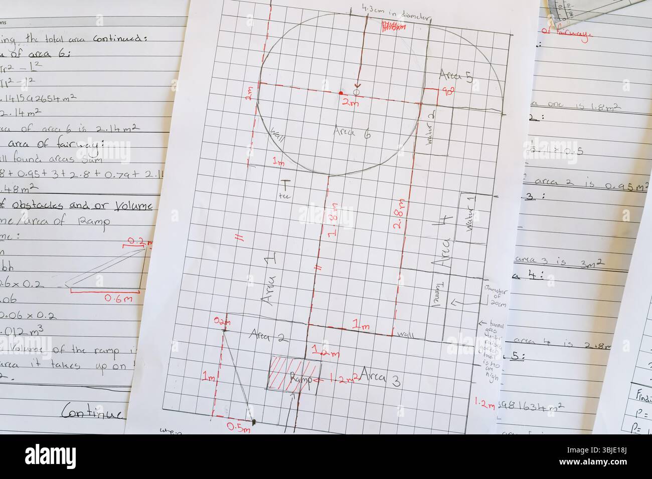 Istruzione, compiti di matematica, geometria scolastica e trigonometria scritta a mano, curriculum scolastico australiano Foto Stock