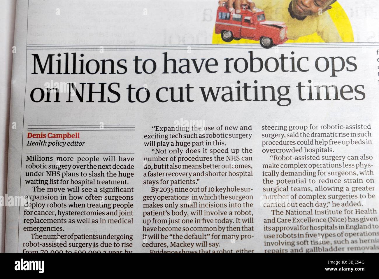 "Millions to have robotic Oops on NHS to cut Waiting Times" il quotidiano Guardian headline Health article 11 giugno 2025 Londra Inghilterra Regno Unito Gran Bretagna Foto Stock