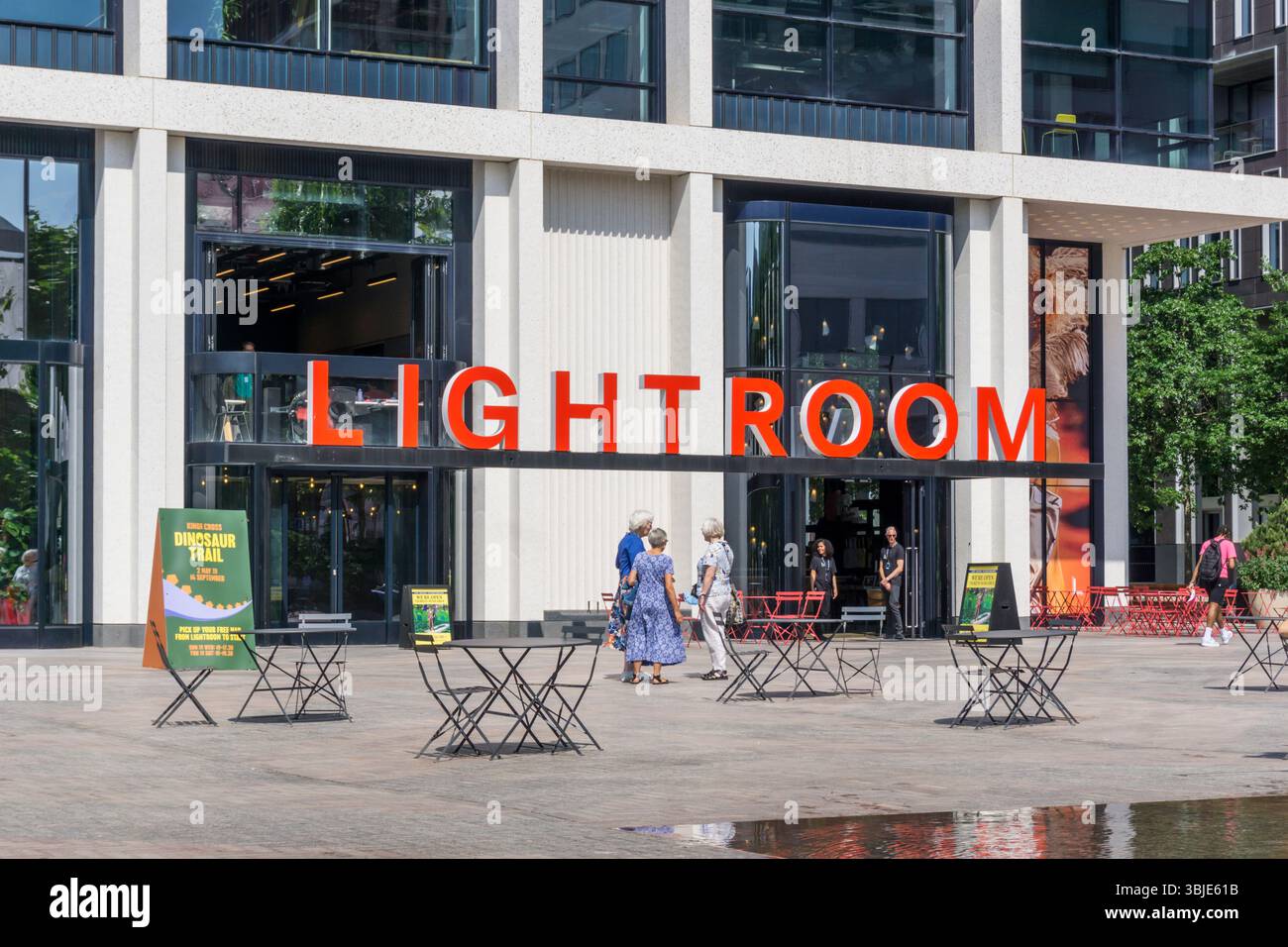 La sede espositiva immersiva di Lightroom in Lewis Cubitt Square, King's Cross, Londra. Foto Stock
